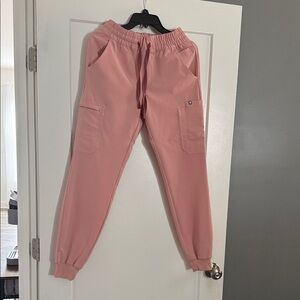 Figs jogger style scrub pants. Relaxed fit. Smoke free home